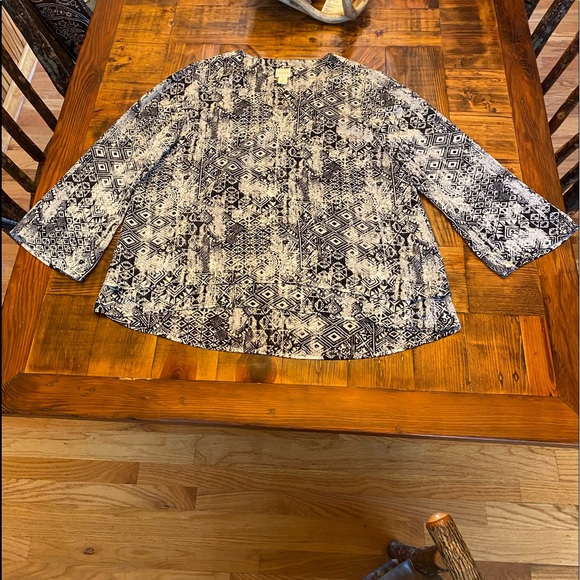 Chicos Size 1 Black/Cream Aztec Blouse - Picture 4 of 8